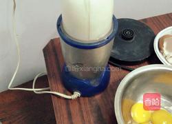 草莓酸奶巧克力蛋糕的做法图解2