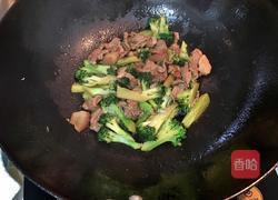 西兰花炒肉的做法图解6