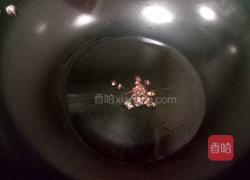 蒜苗回锅蚕豆的做法图解4