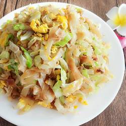 鸡蛋圆白菜炒饼的做法[图]