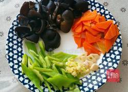 山药木耳小炒的做法图解1