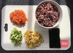 烟熏三文鱼饭团——办公室午餐便当的做法图解1