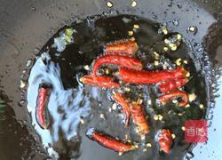 卷心菜炒油渣的做法图解3