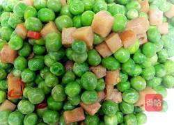 青豌豆炒火腿肠的做法图解7