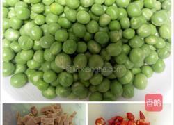 青豌豆炒火腿肠的做法图解1