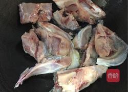 大头鱼药膳汤的做法图解3