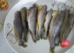 红烧小黄鱼的做法图解1