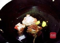 排骨山药汤的做法图解2