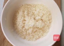 新版皮蛋瘦肉粥的做法图解1