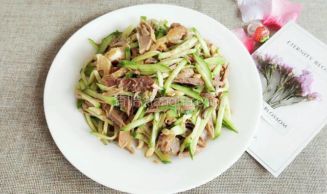 凉拌手撕鸡腿肉
