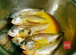 炸小黄鱼的做法图解3