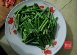 腊肉蒜苔的做法图解2
