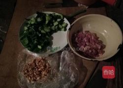 宫爆肉丁的做法图解1