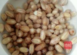 煮五香花生米的做法图解1