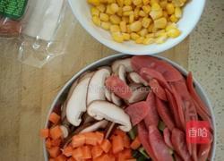 火腿玉米蔬菜披萨的做法图解4