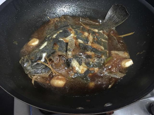 15分钟后汤汁浓稠变少了，这时可以尝一下味道，如果味道刚好就不用加盐了，要是不够咸可以调入适量的盐即可出锅