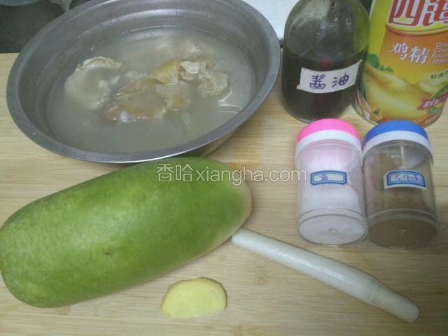 准备材料。

筋头巴脑经高压锅压过的。汤是原汤。