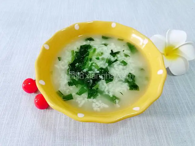 先来一张成品图，颜色翠绿，看着就想喝。
