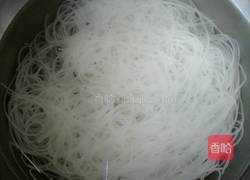 凉拌菠菜粉丝的做法图解2