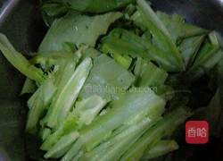 豆豉鲮鱼油麦菜的做法图解1