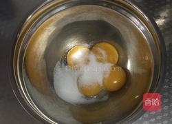 草莓蛋糕卷的做法图解2