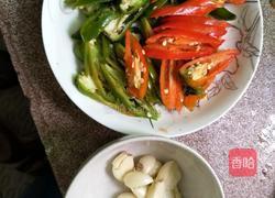 腊鱼炒辣椒的做法图解2