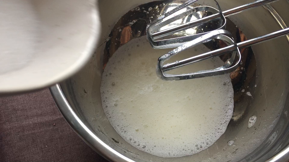 打出密集小泡加入2次糖