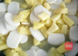 菠萝炒年糕的做法图解3