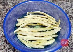 西兰花拌腐竹的做法图解2