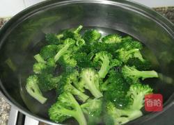 西兰花拌腐竹的做法图解3