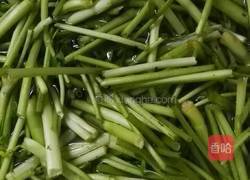 凉拌水芹的做法图解1