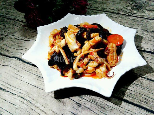 爆炒鱿鱼海参就做好啦！