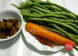 豆角炒肉的做法图解1