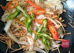 白菜炒撒子(阜阳地方菜）的做法图解2