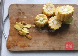 玉米排骨汤的做法图解2