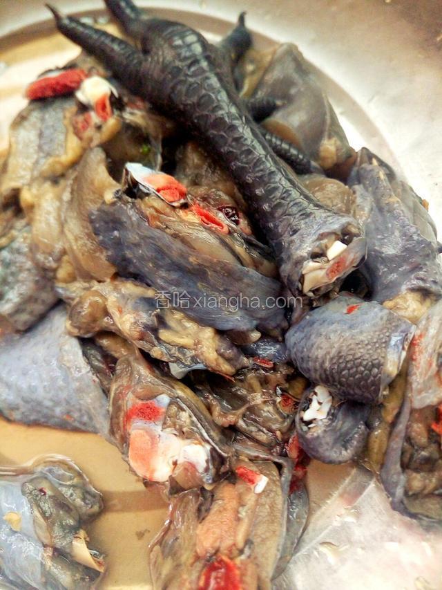 乌鸡洗净切好备用