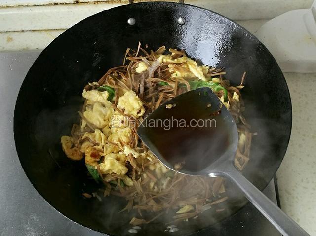 加少量生抽调味。