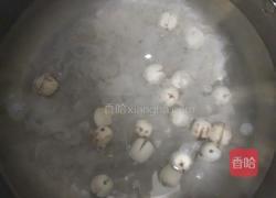 银耳莲子汤的做法图解2
