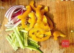 黄豆芽炒肉丝的做法图解2