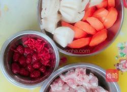 莲藕猪骨汤的做法图解1