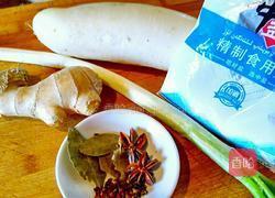 清炖萝卜猪排的做法图解1