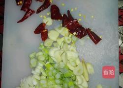 豆皮炒双耳的做法图解7