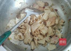 豆皮炒双耳的做法图解11