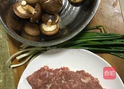 香菇猪肉饺子的做法图解1