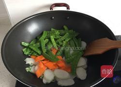 荷兰豆炒山药的做法图解5