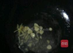 蟹味菇炒油菜的做法图解2