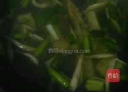 蟹味菇豆腐汤的做法图解6