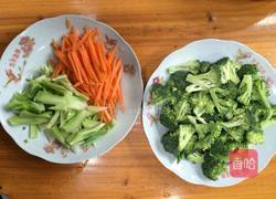 西蓝花炒肉丝的做法图解2