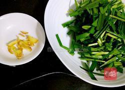 韭菜炒芥菜莴笋的做法图解3