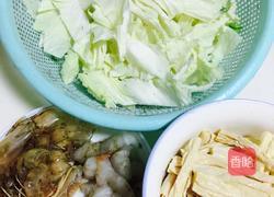 鲜虾腐竹焖白菜的做法图解1